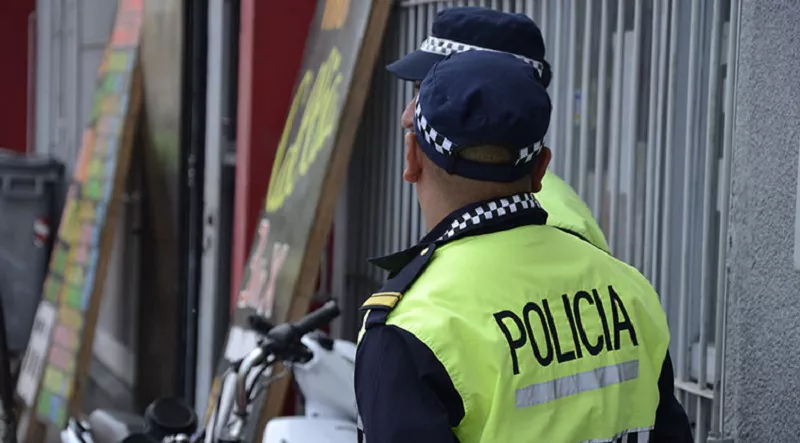 Policía
